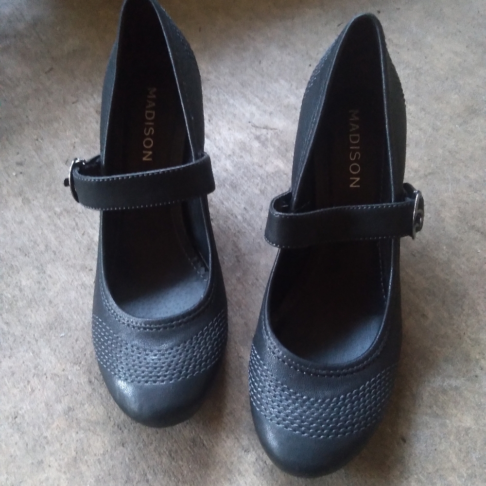Women's shoes